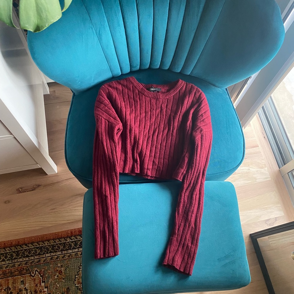 *SOLD* Cropped burgundy sweater